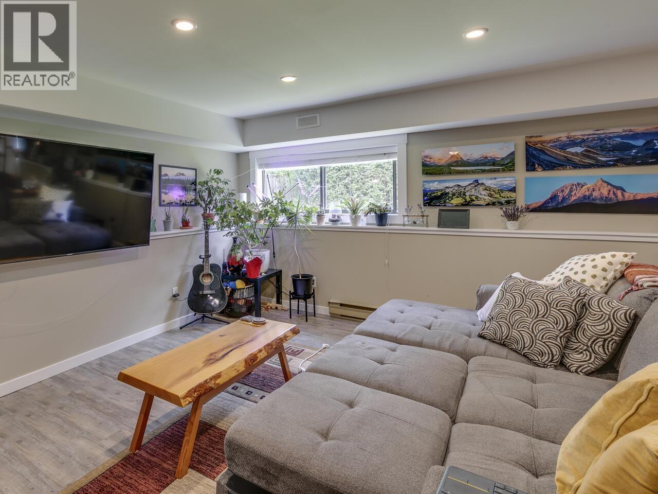 2111 MAMQUAM ROAD, Squamish