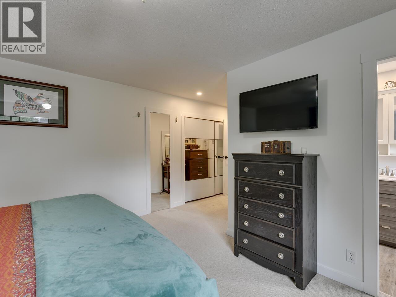 2111 MAMQUAM ROAD, Squamish