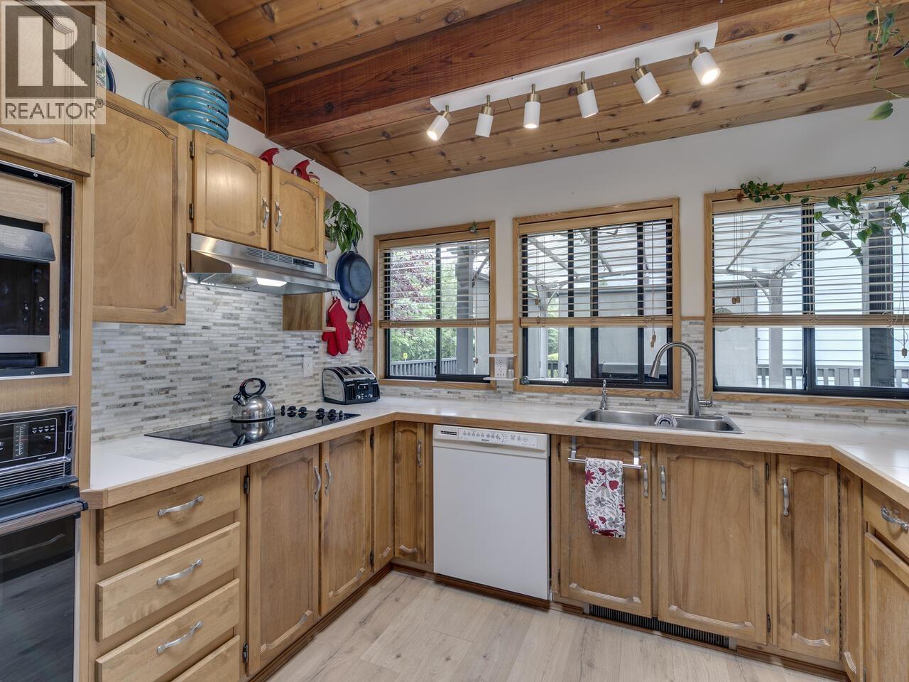 2111 MAMQUAM ROAD, Squamish