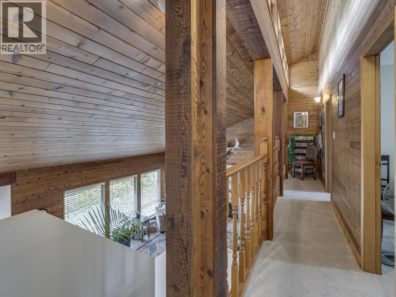 2111 MAMQUAM ROAD, Squamish
