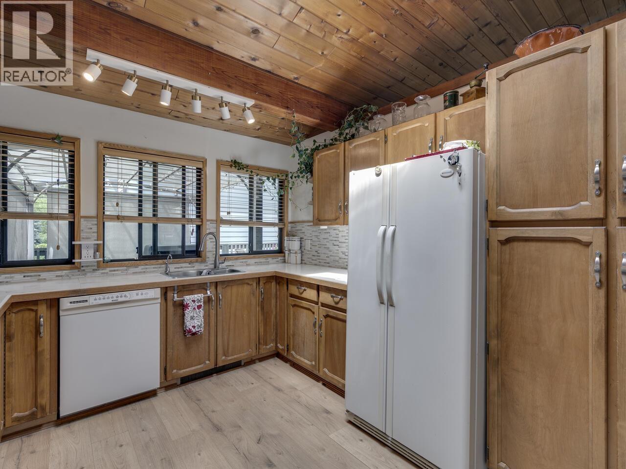 2111 MAMQUAM ROAD, Squamish