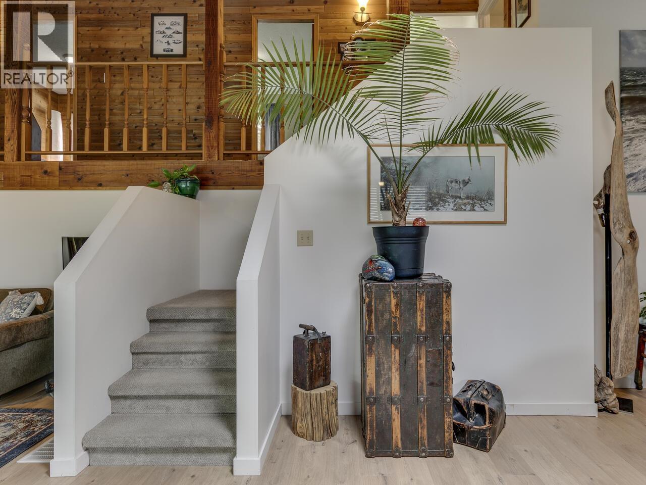 2111 MAMQUAM ROAD, Squamish