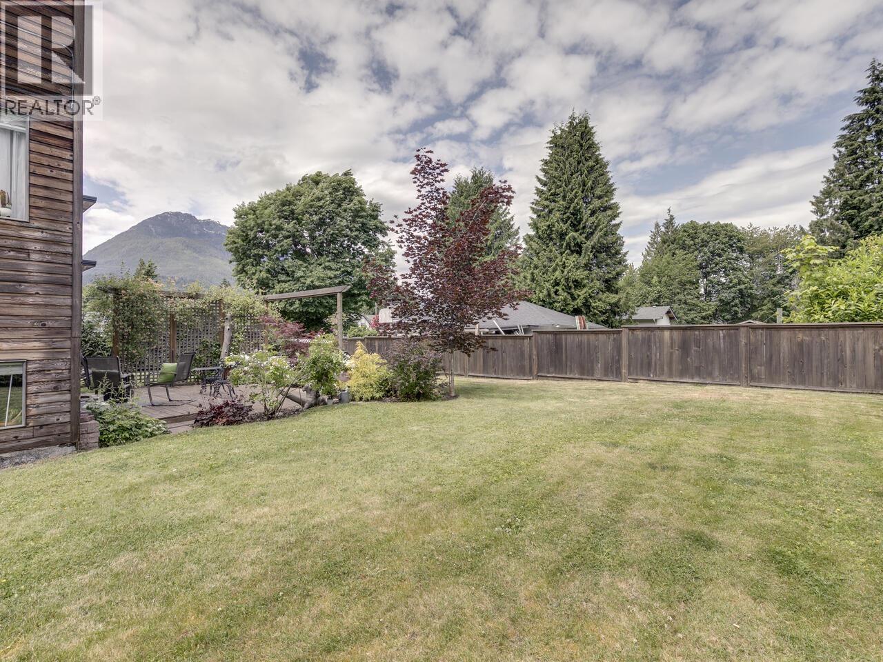 2111 MAMQUAM ROAD, Squamish