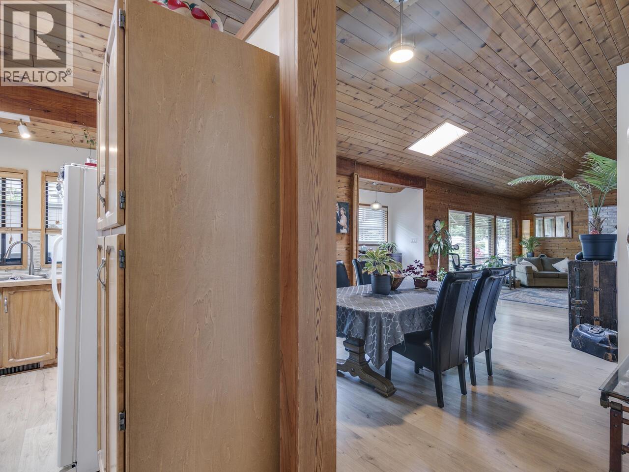 2111 MAMQUAM ROAD, Squamish