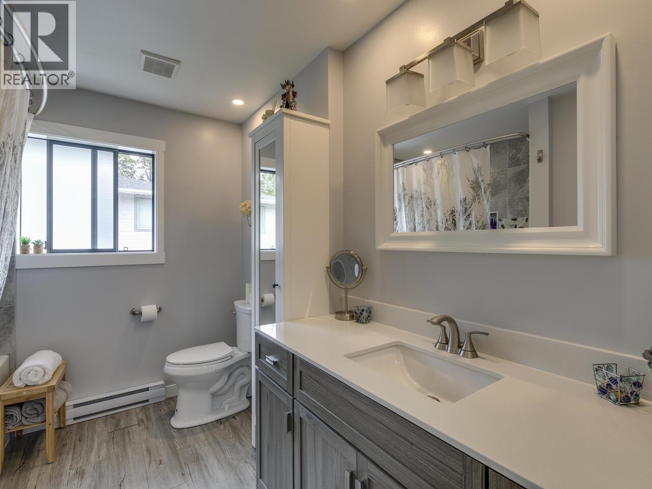 2111 MAMQUAM ROAD, Squamish