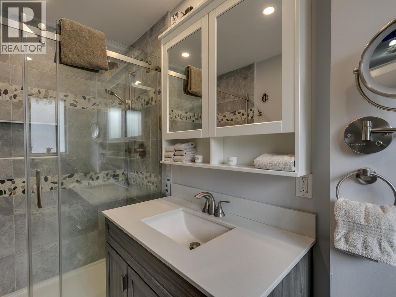 2111 MAMQUAM ROAD, Squamish