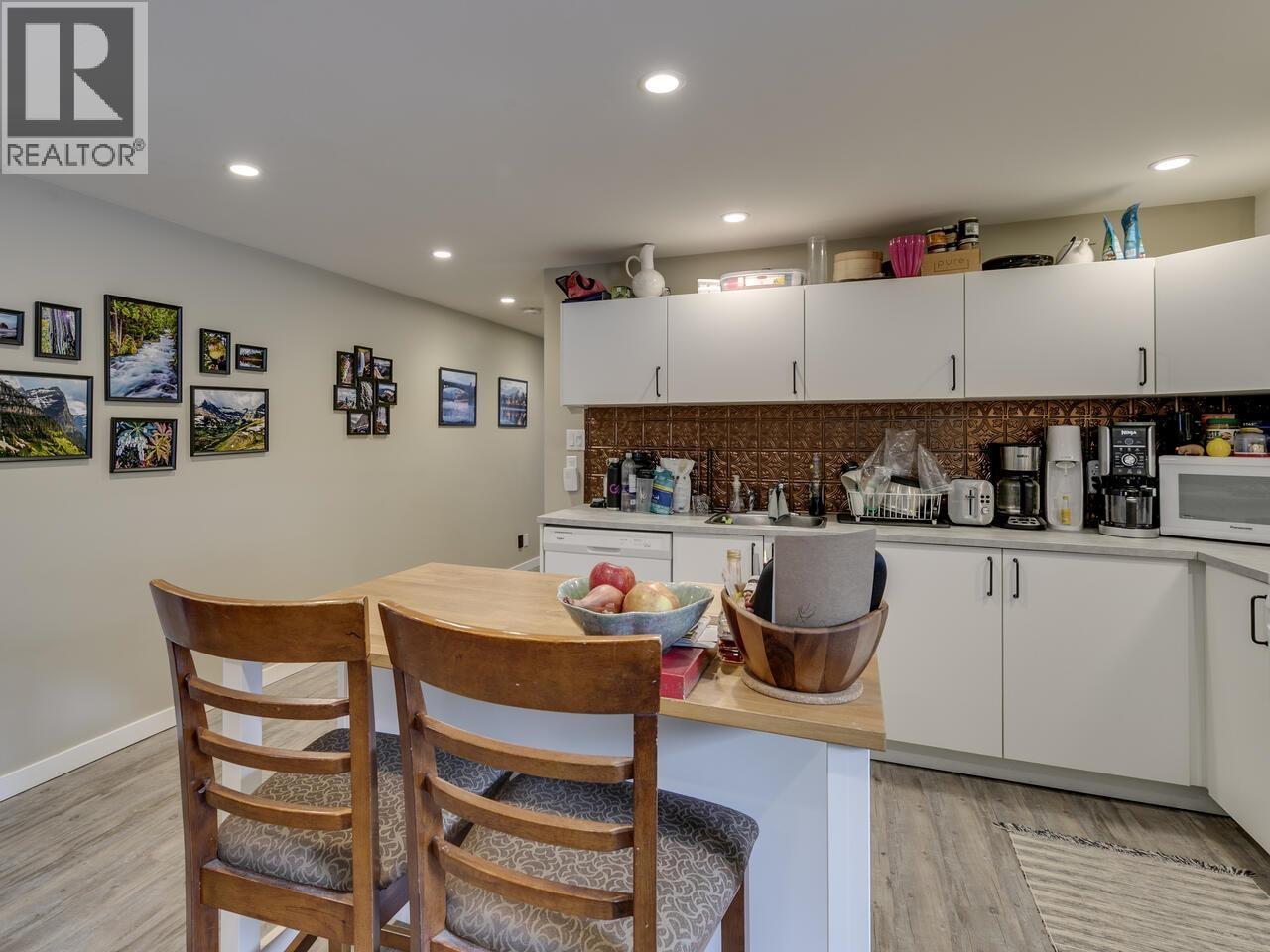 2111 MAMQUAM ROAD, Squamish