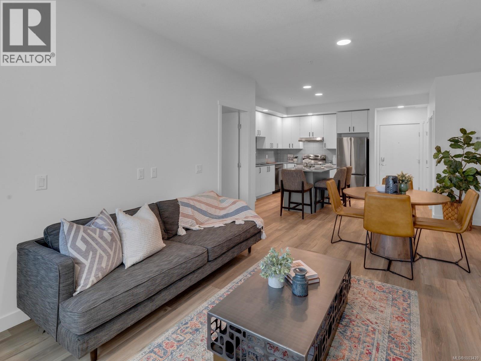 215 2390 City Gate Boulevard, Langford