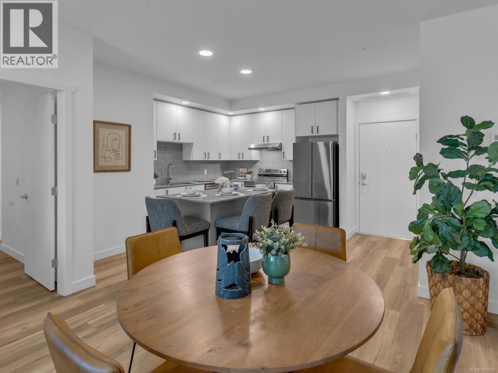 215 2390 City Gate Boulevard, Langford