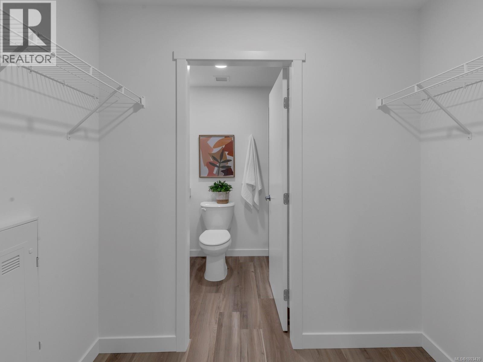 215 2390 City Gate Boulevard, Langford
