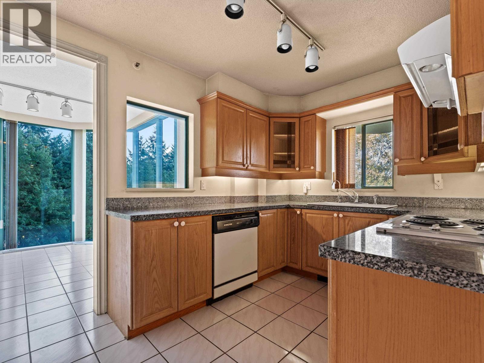 7A 338 TAYLOR WAY, West Vancouver