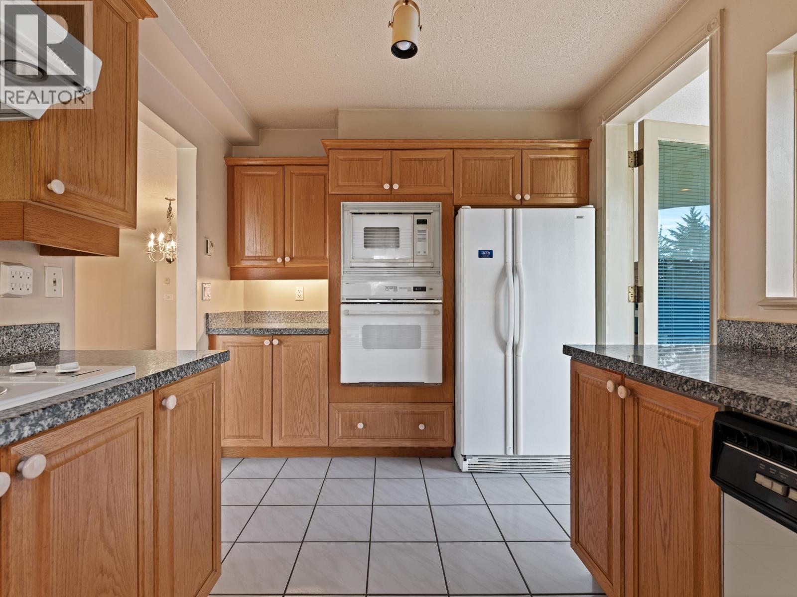 7A 338 TAYLOR WAY, West Vancouver
