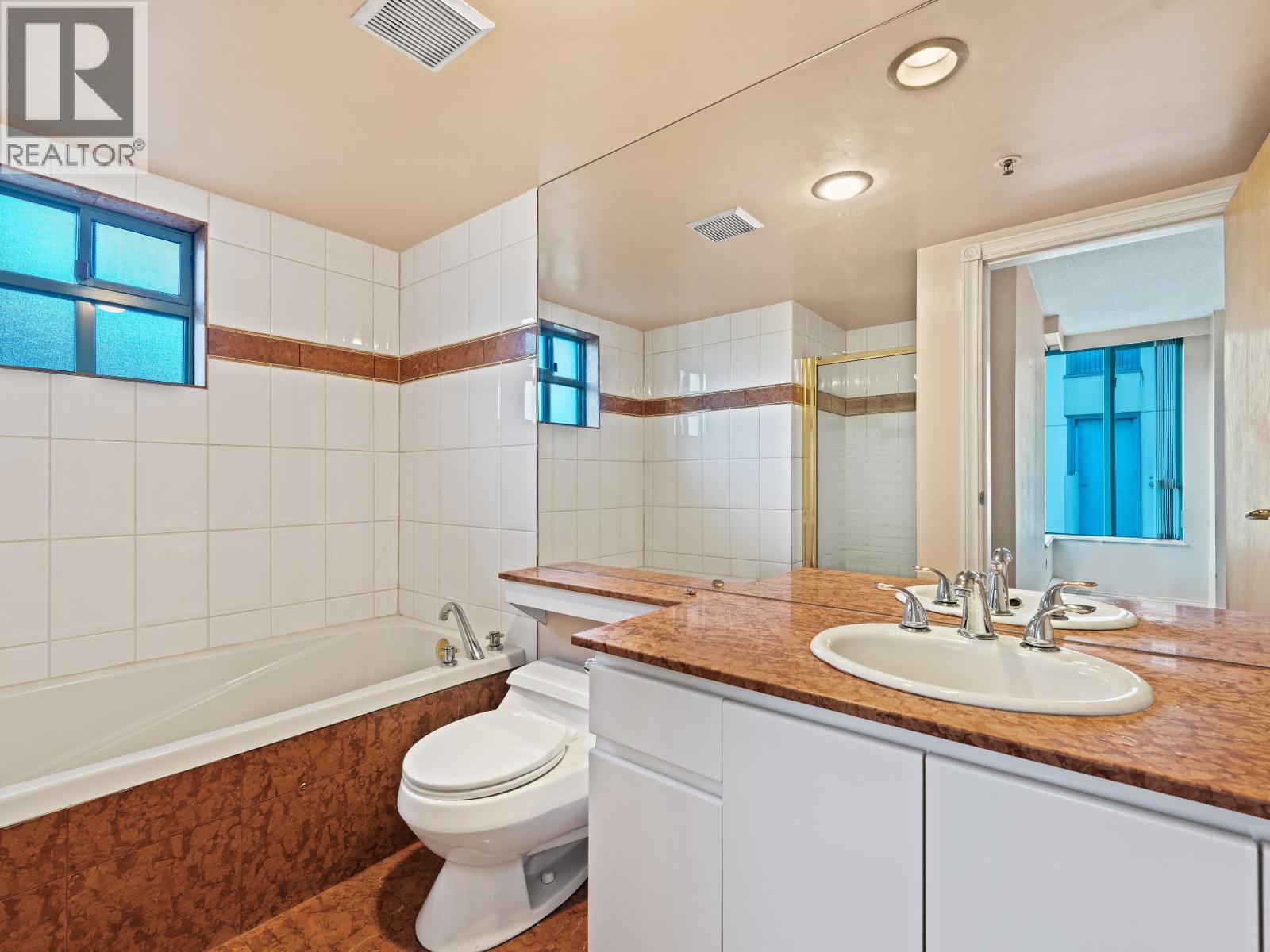 7A 338 TAYLOR WAY, West Vancouver