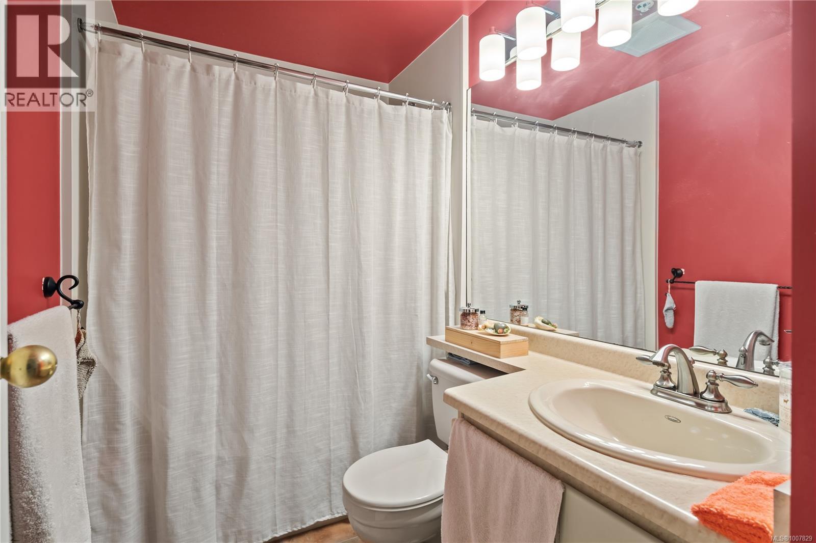 501 1020 View Street, Victoria