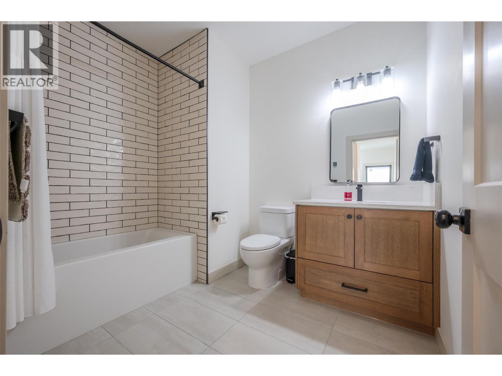 144 CLEARVIEW Crescent Unit# SL2, Penticton