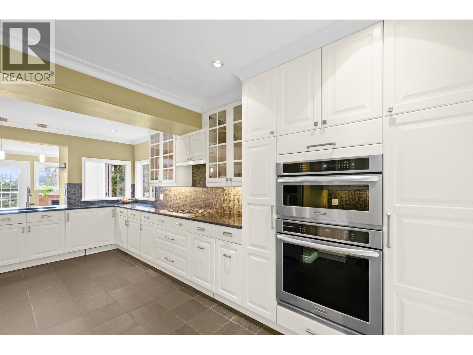 4622 COVE CLIFF ROAD, North Vancouver