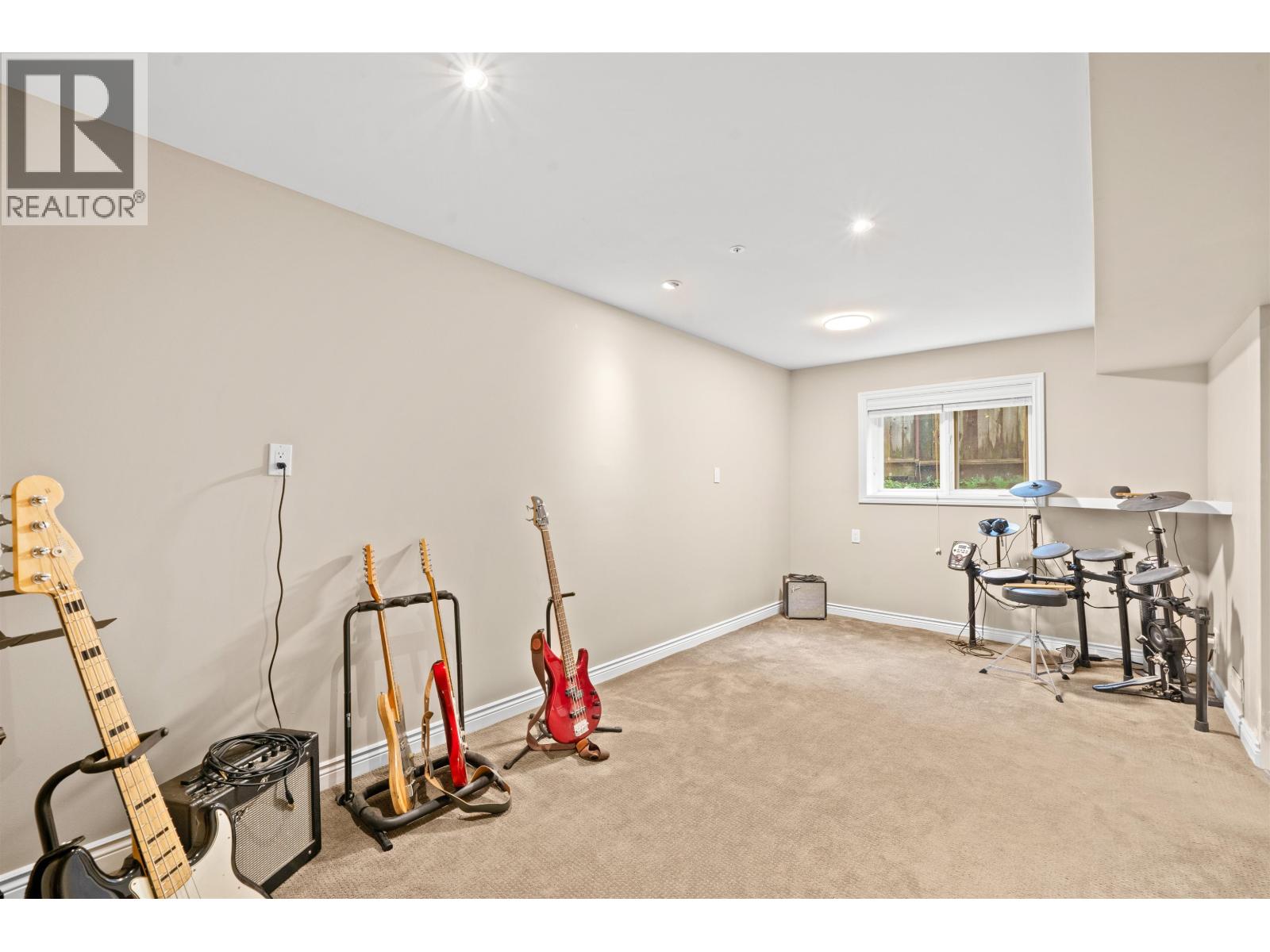 4622 COVE CLIFF ROAD, North Vancouver