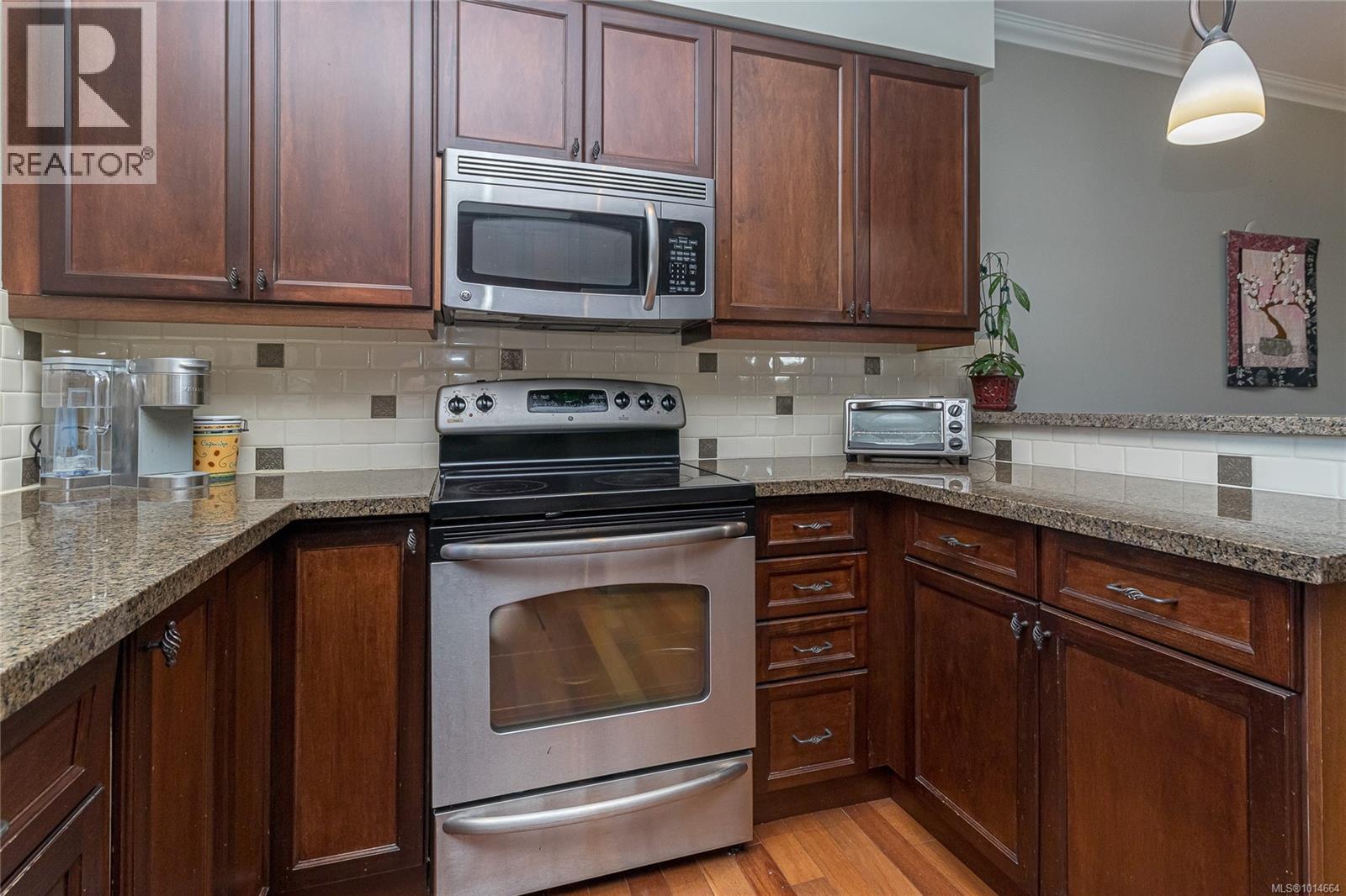 213 755 Goldstream Ave, Langford