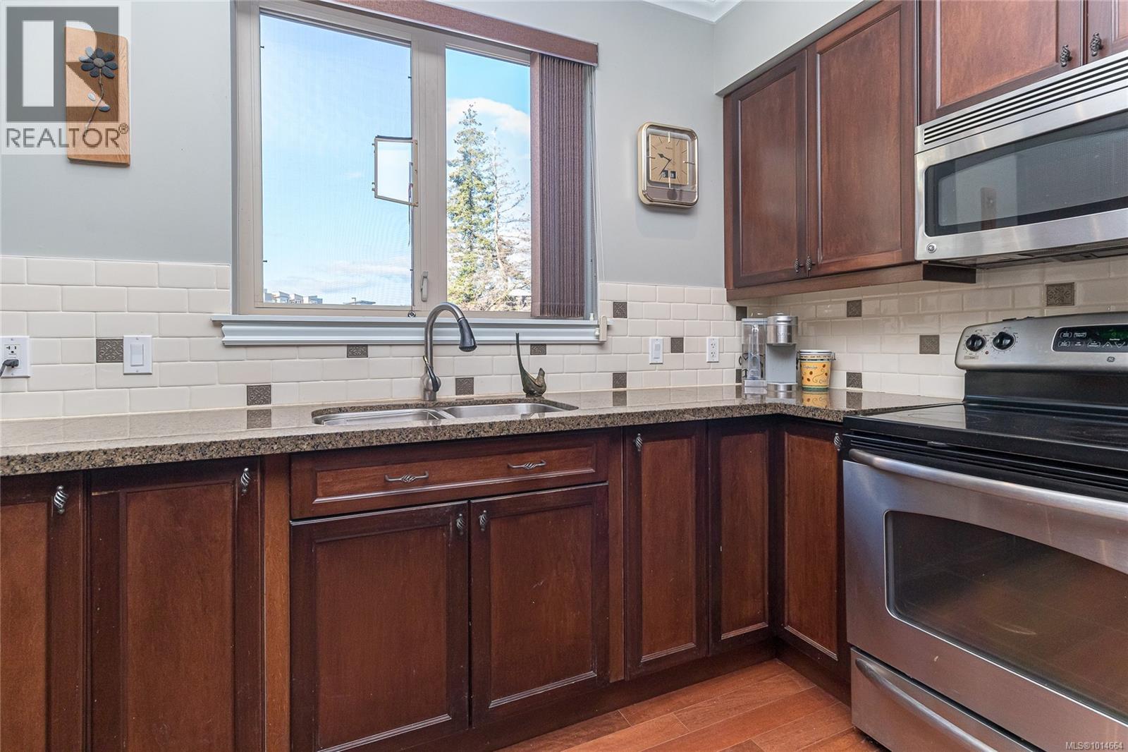213 755 Goldstream Ave, Langford