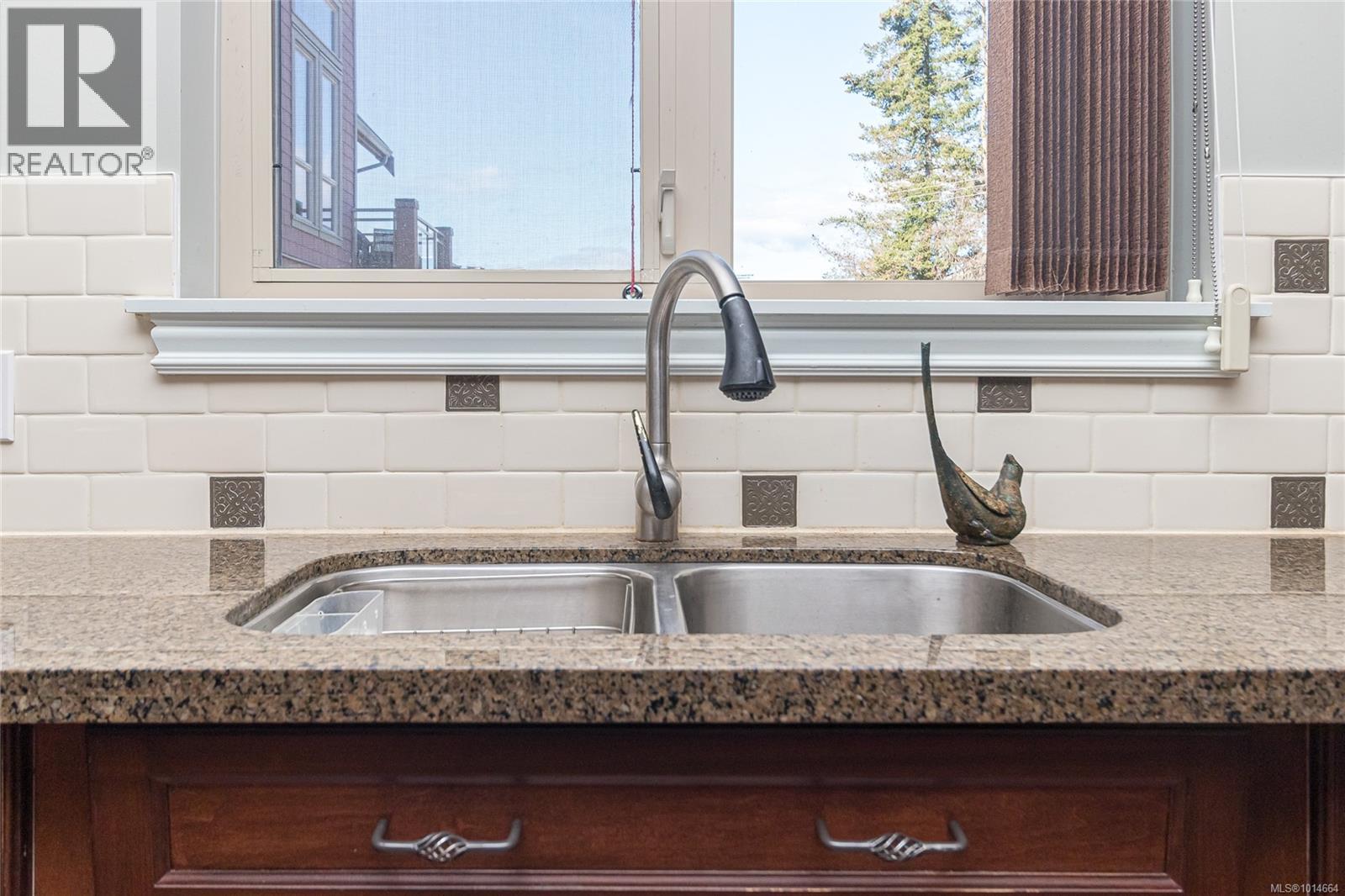 213 755 Goldstream Ave, Langford