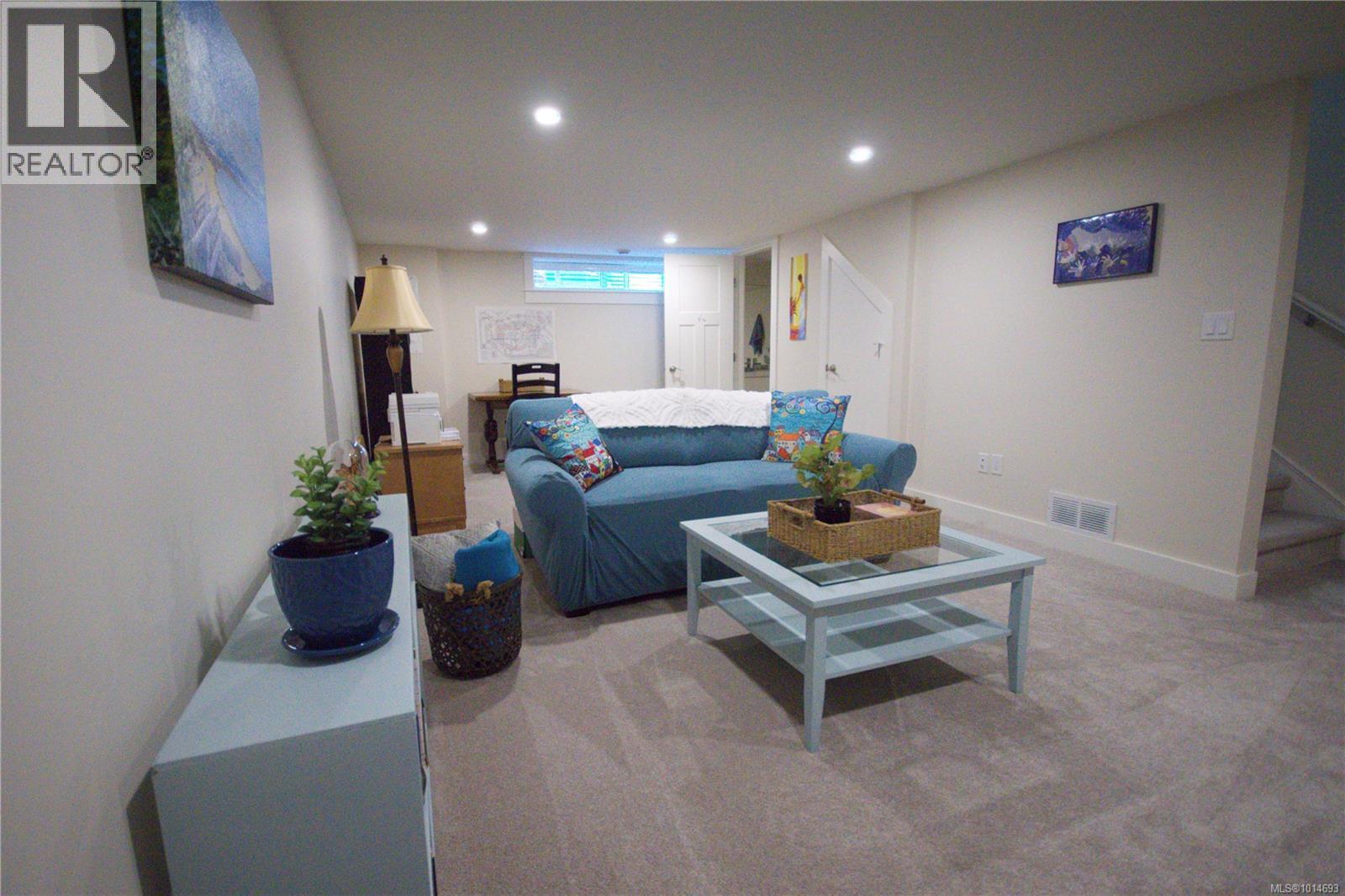 186 FIRST Ave W, Qualicum Beach