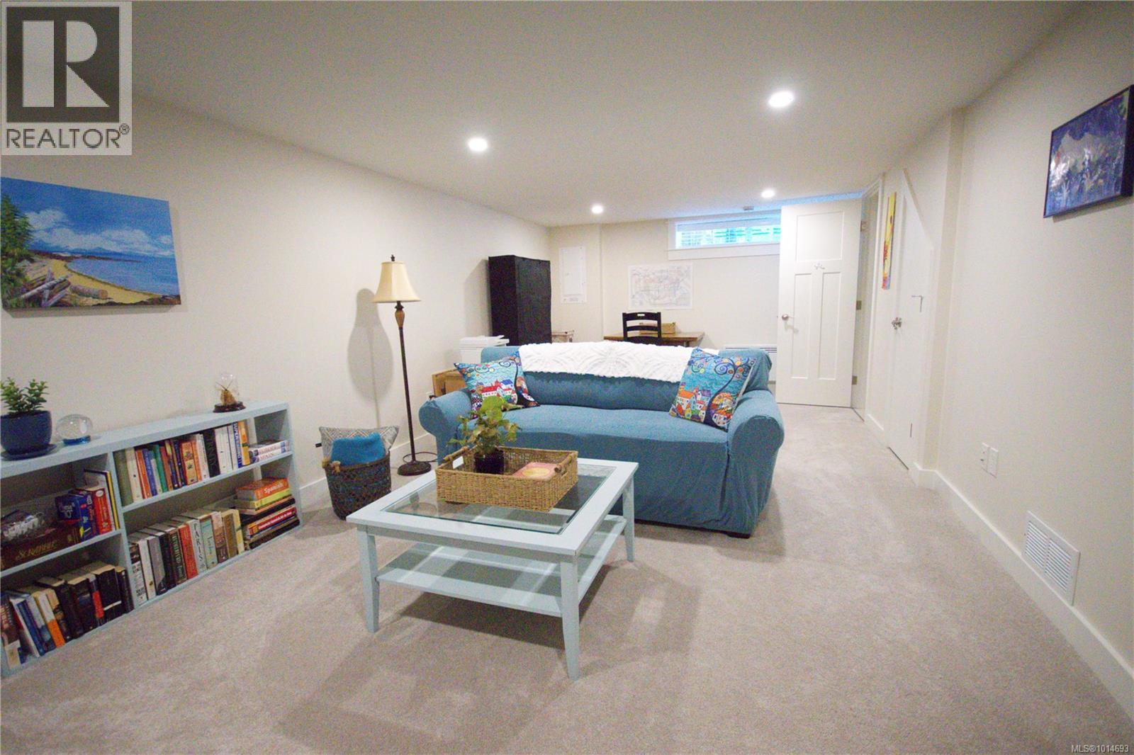 186 FIRST Ave W, Qualicum Beach