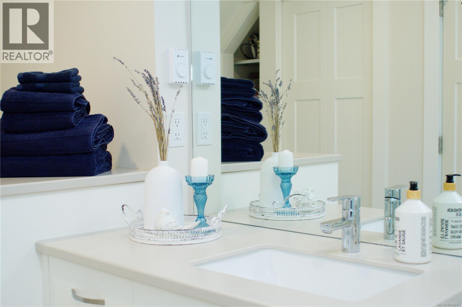 186 FIRST Ave W, Qualicum Beach