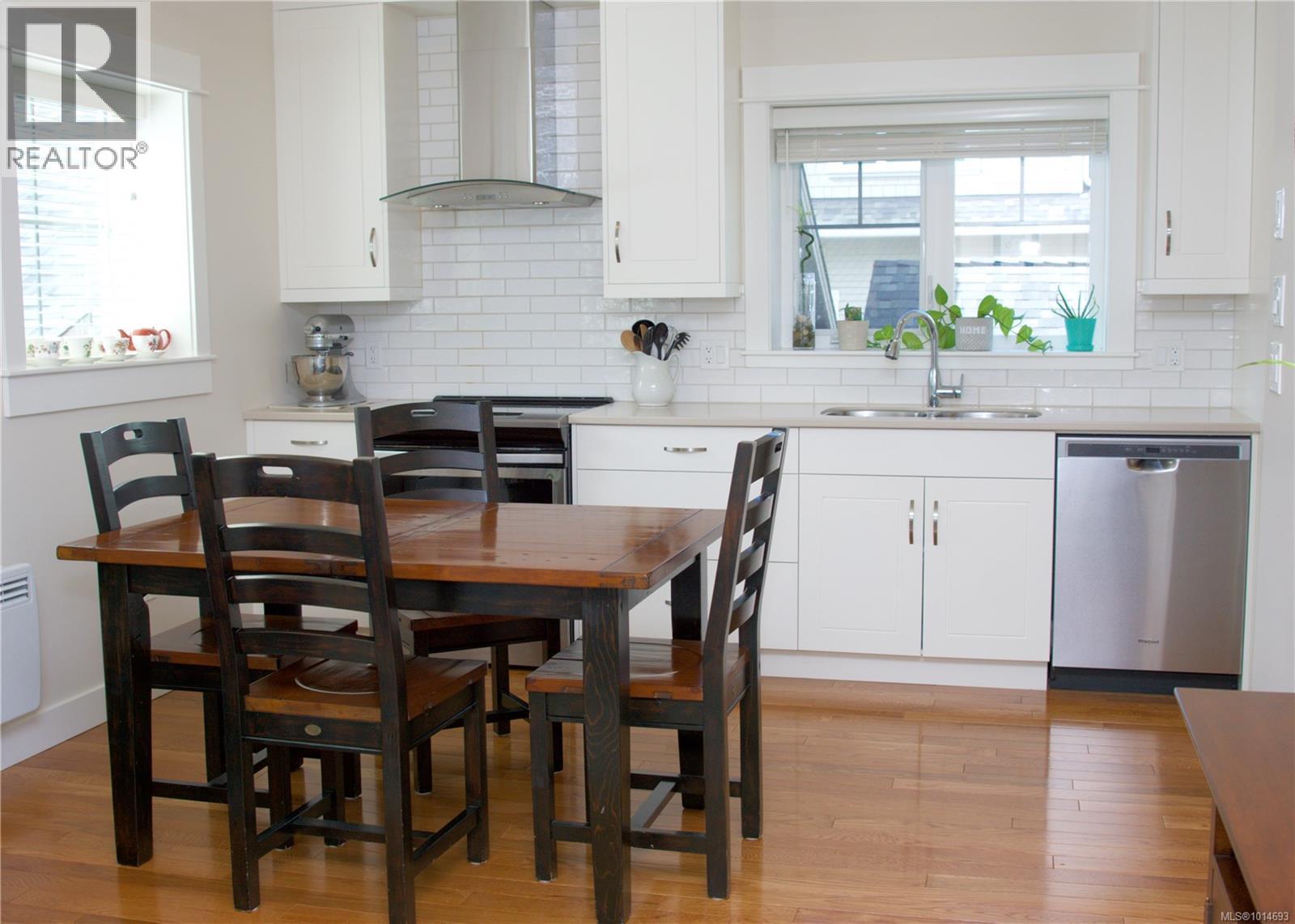 186 FIRST Ave W, Qualicum Beach