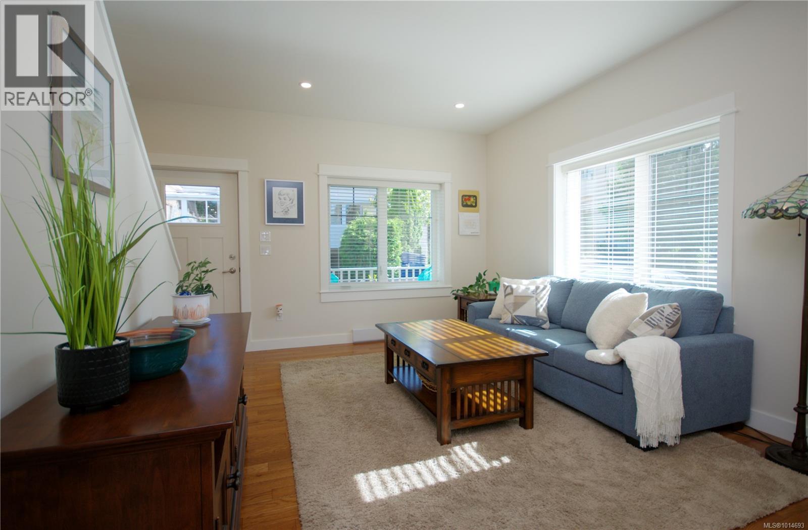 186 FIRST Ave W, Qualicum Beach