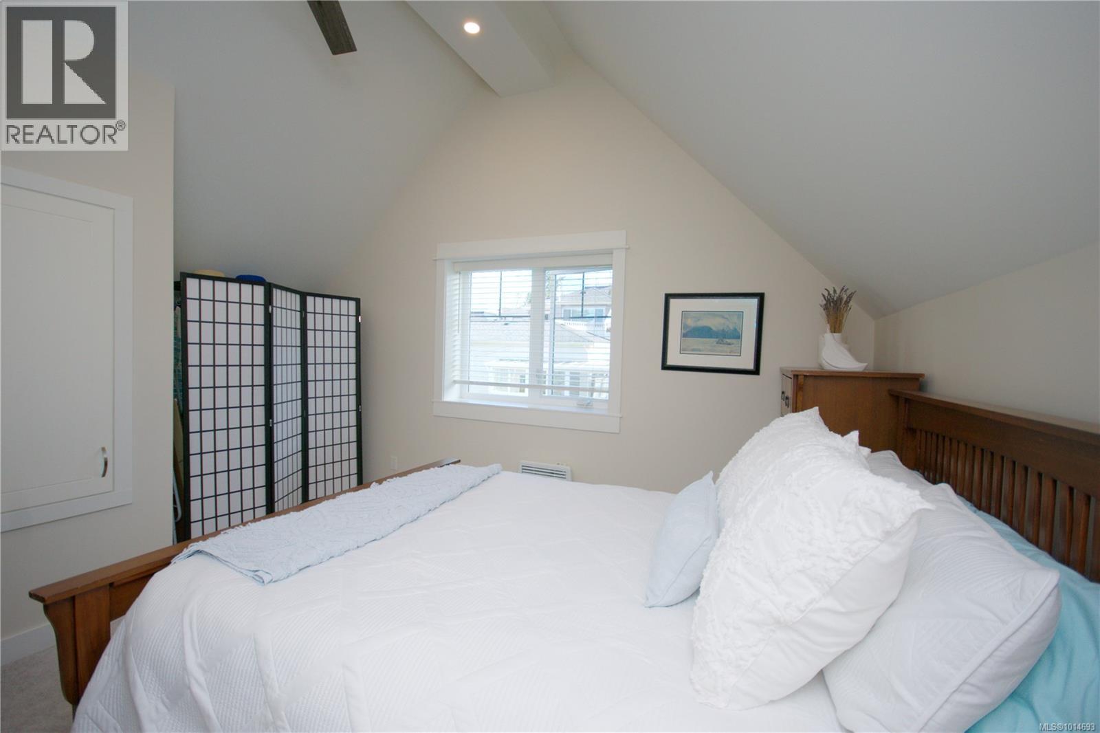 186 FIRST Ave W, Qualicum Beach