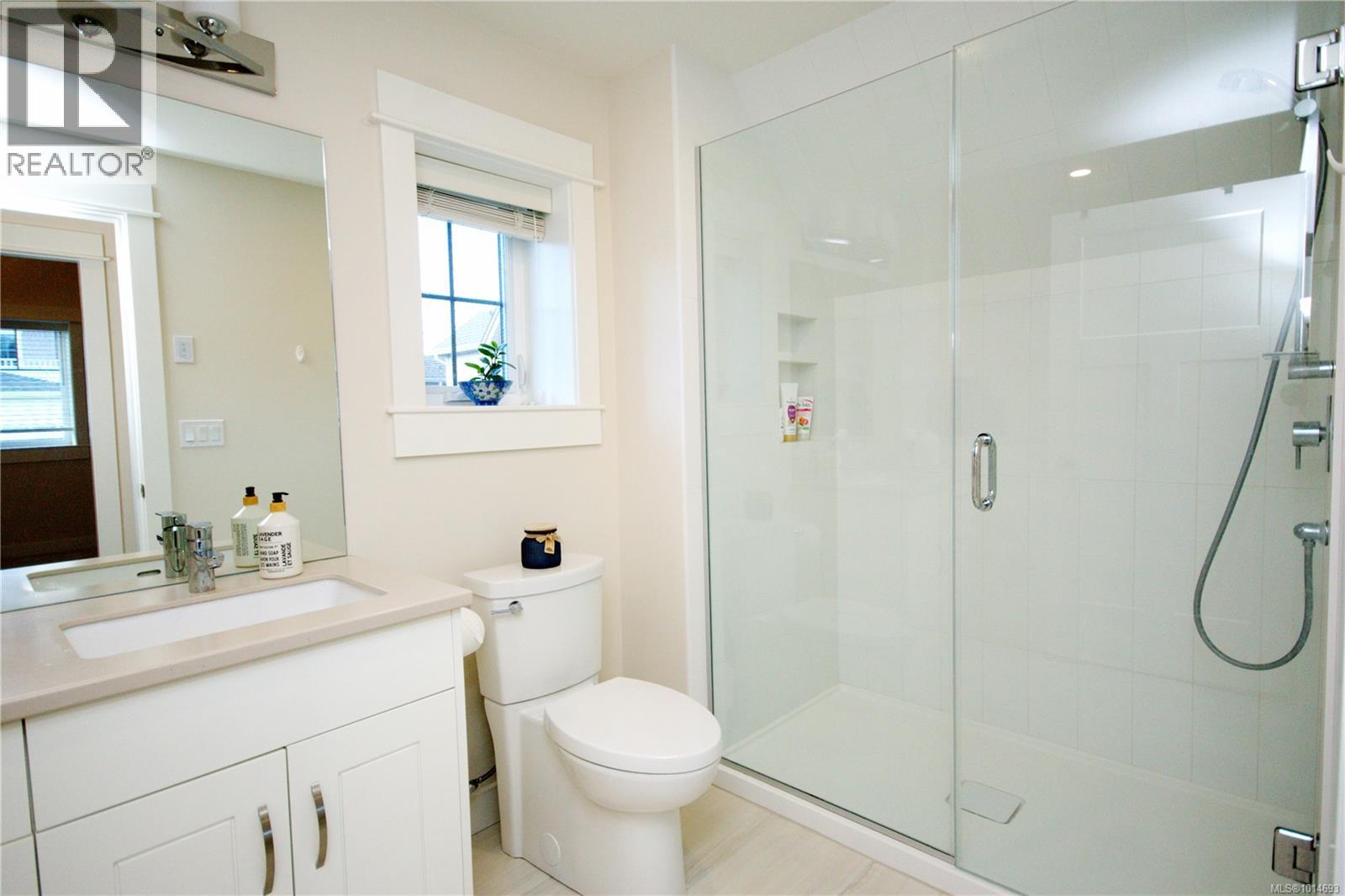 186 FIRST Ave W, Qualicum Beach