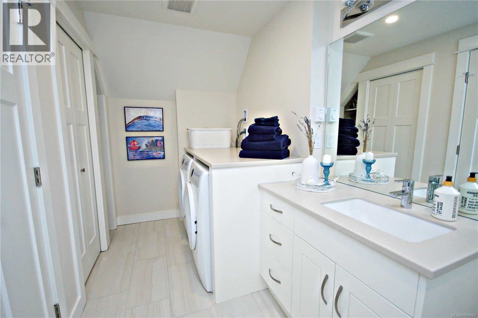 186 FIRST Ave W, Qualicum Beach