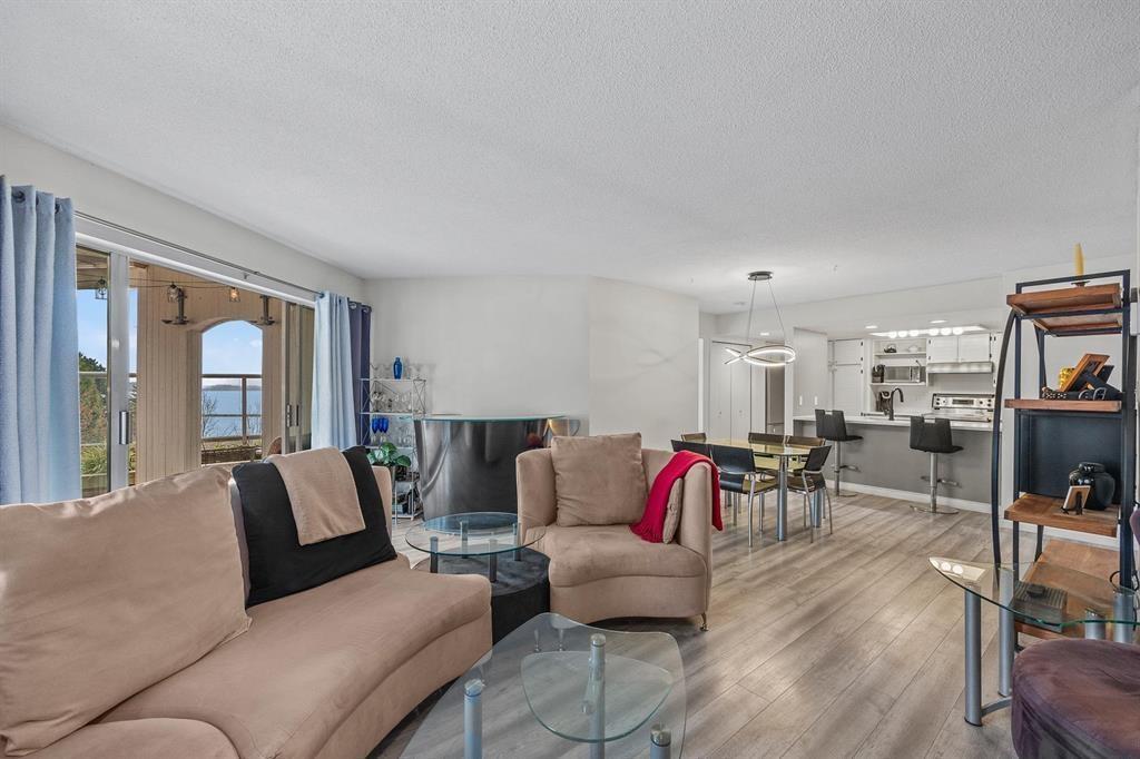 102 15025 VICTORIA AVENUE, White Rock