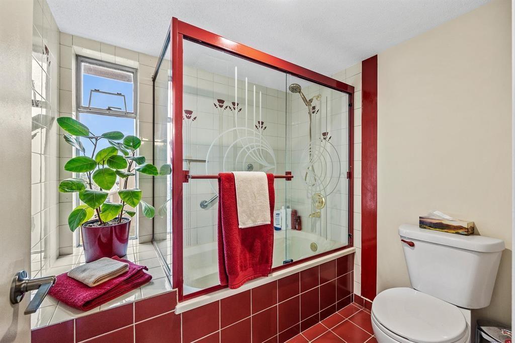 102 15025 VICTORIA AVENUE, White Rock