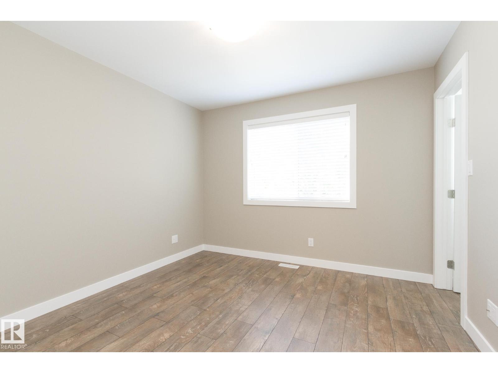 12504 119 AV NW, Edmonton