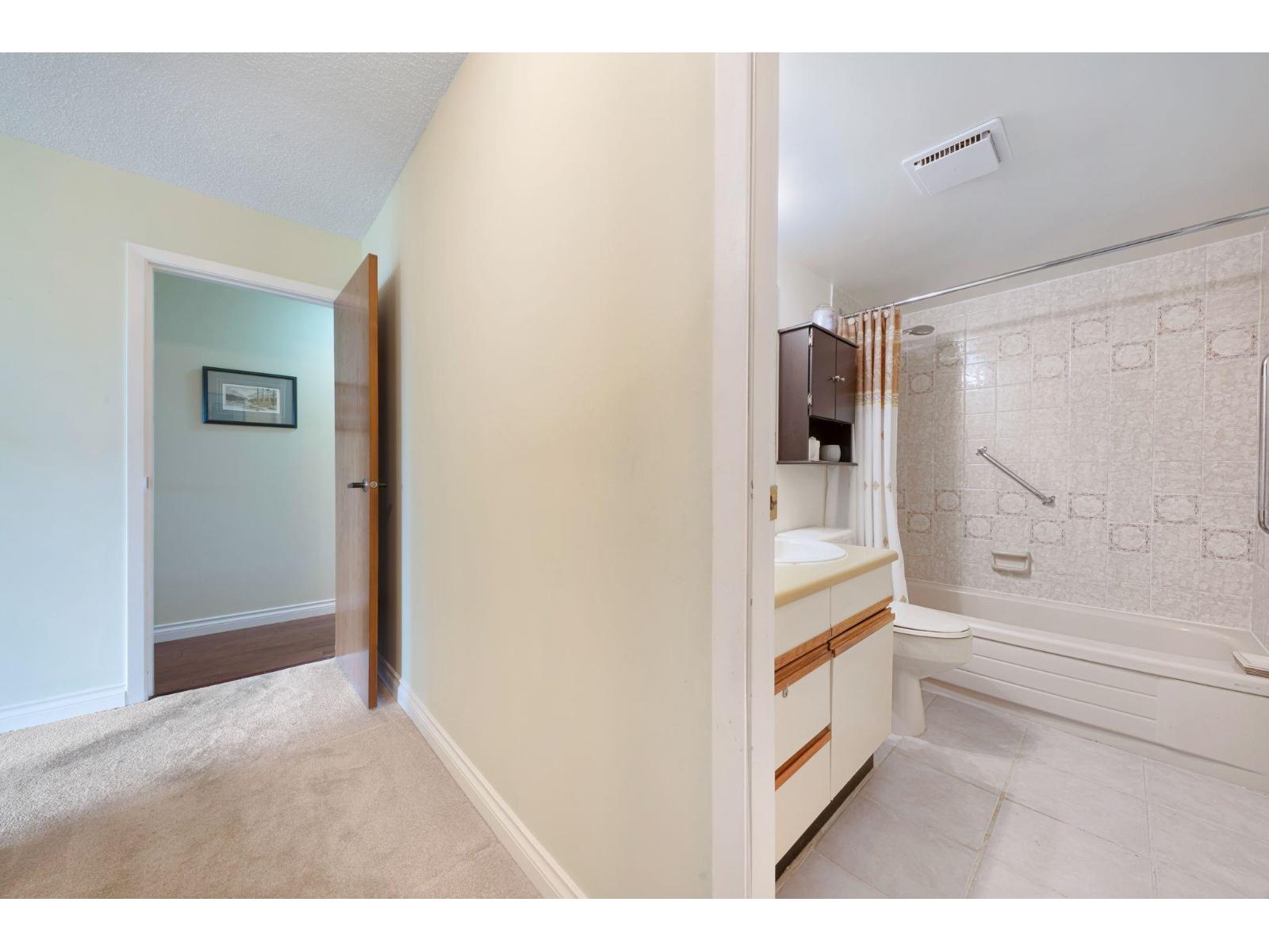 407 1442 FOSTER STREET, White Rock