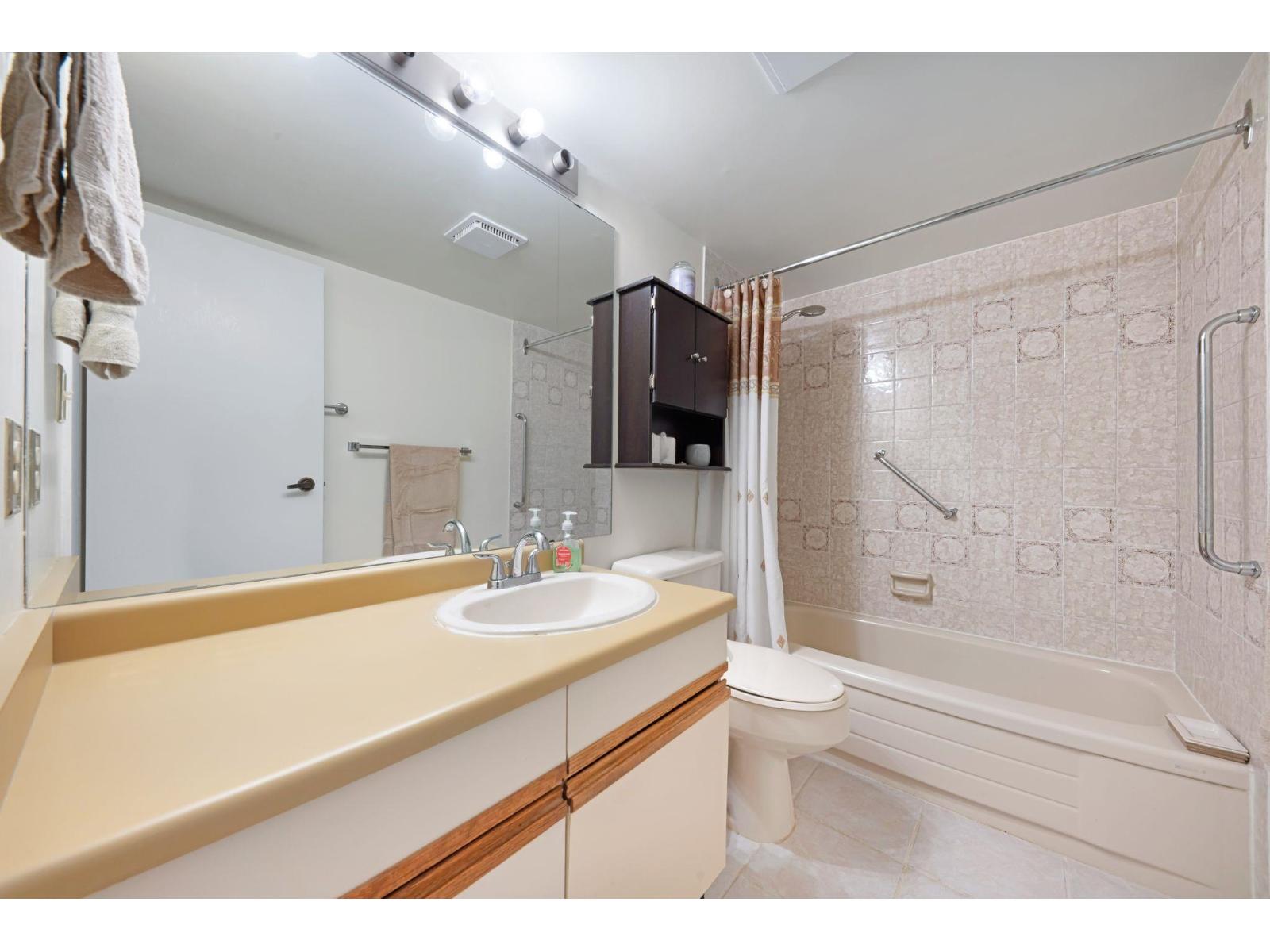 407 1442 FOSTER STREET, White Rock