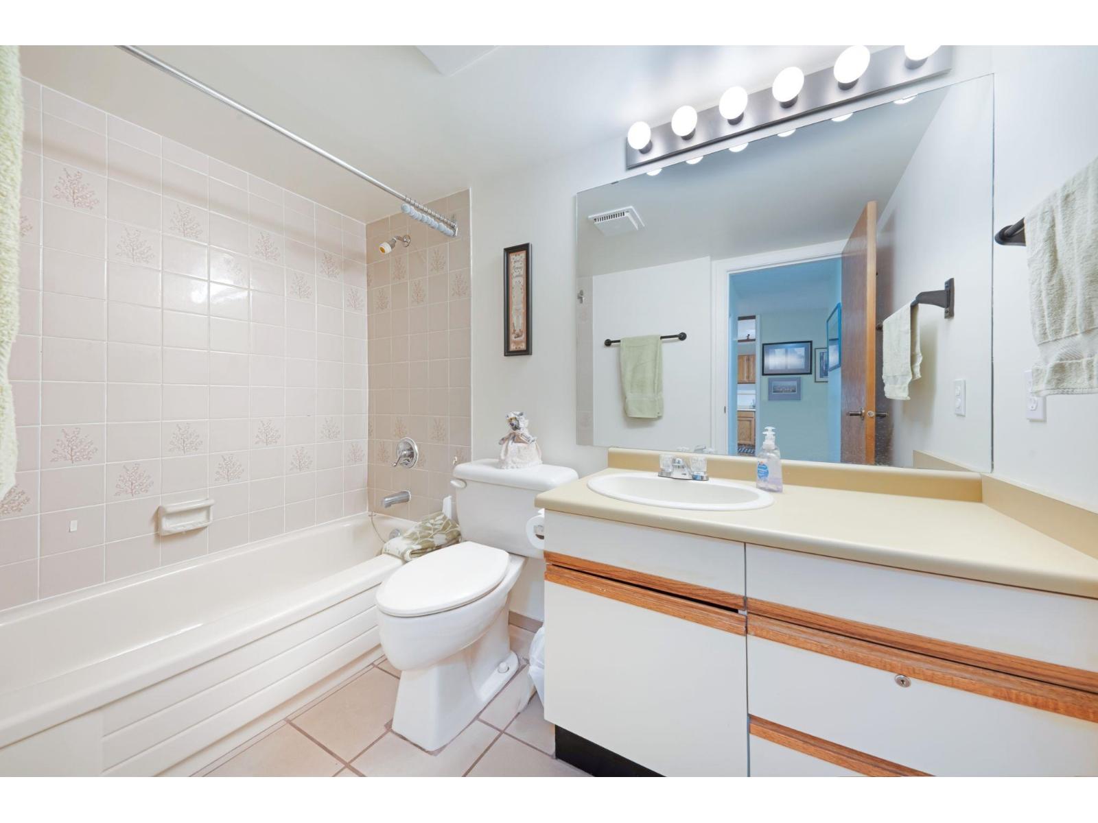 407 1442 FOSTER STREET, White Rock