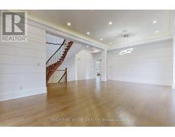 Primary Bedroom - 10 Jocelyn Crescent, Toronto, ON M3B1A2 Photo 12