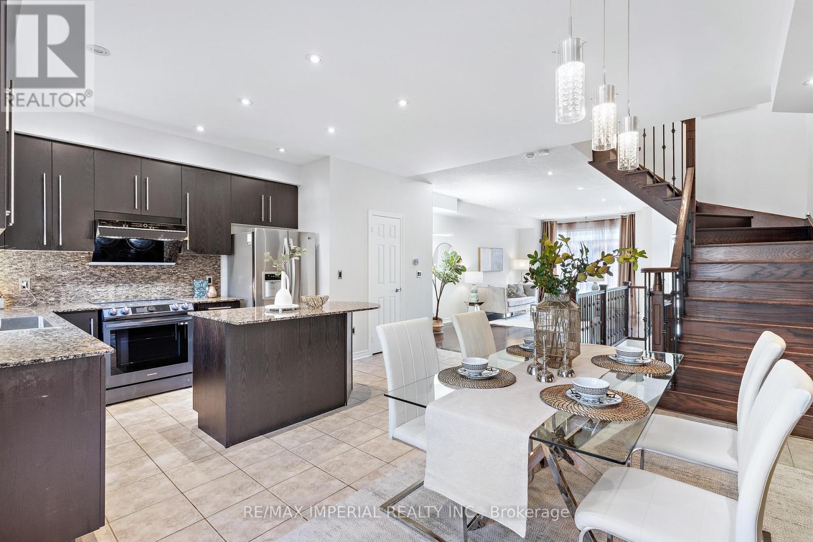 Photo 10 of 6 John Frank Road, Vaughan ON