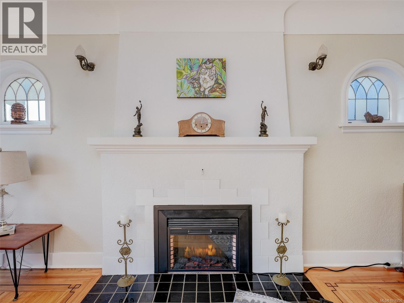 1016 CRAIGDARROCH Rd, Victoria