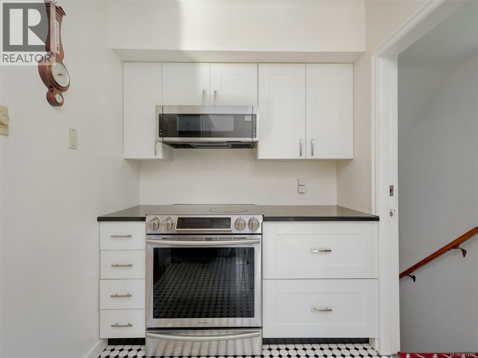 1016 CRAIGDARROCH Rd, Victoria