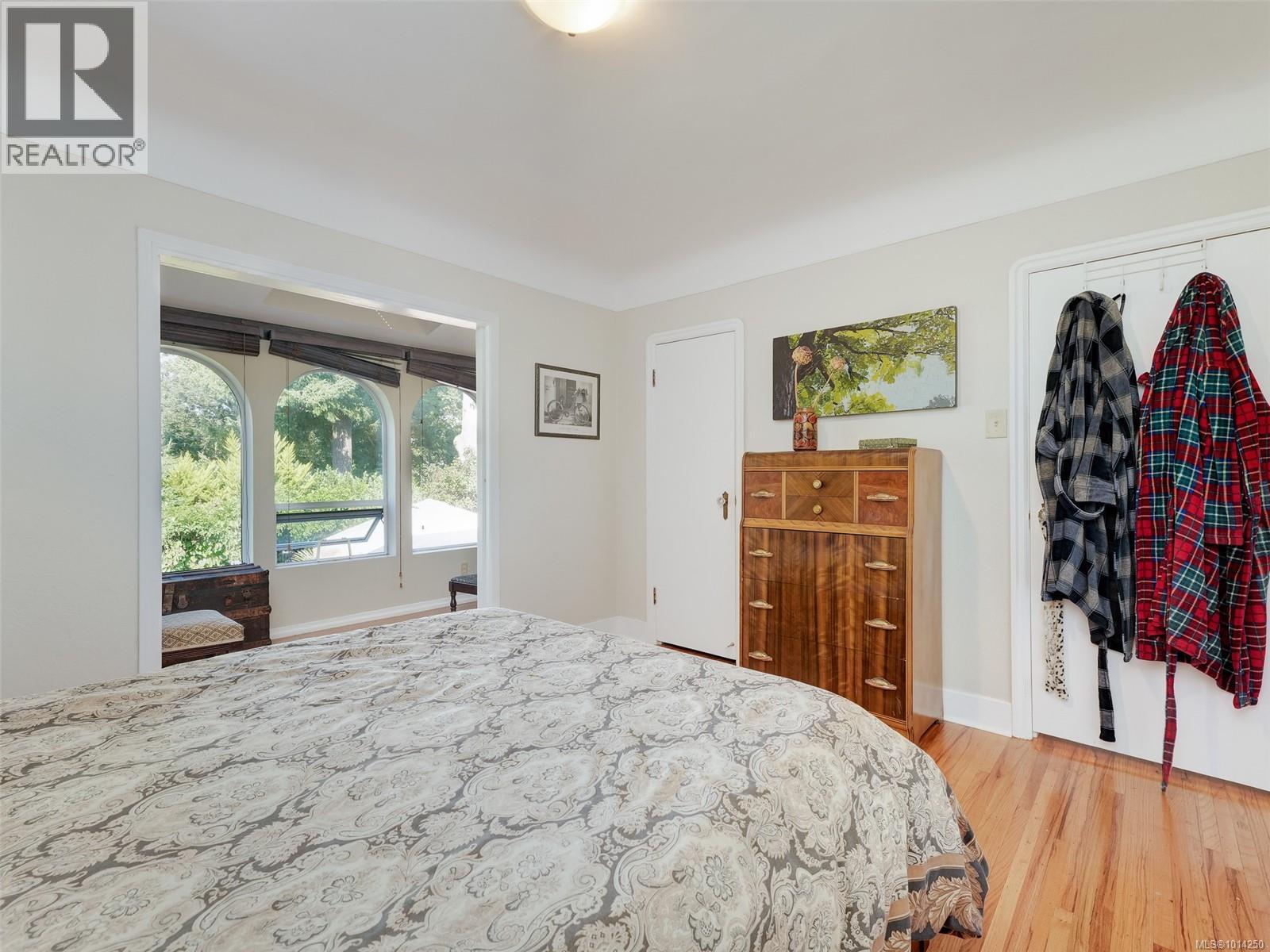 1016 CRAIGDARROCH Rd, Victoria