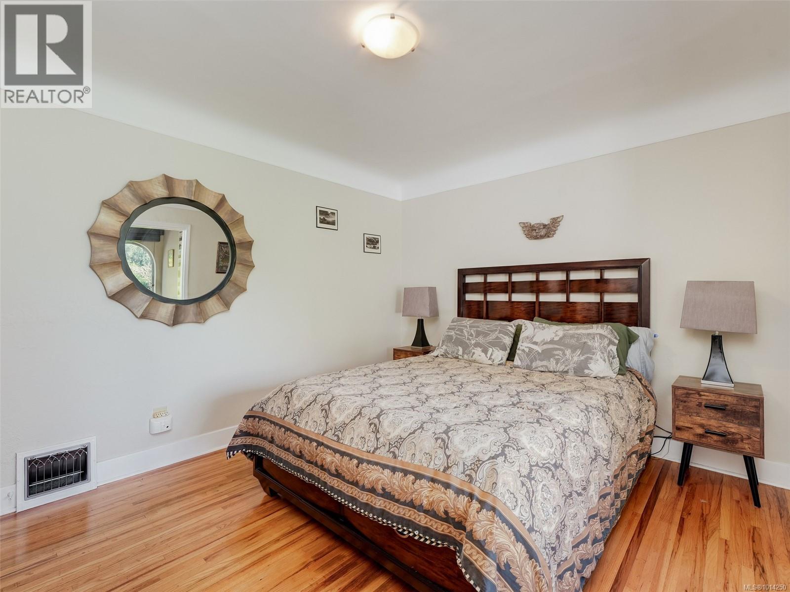 1016 CRAIGDARROCH Rd, Victoria