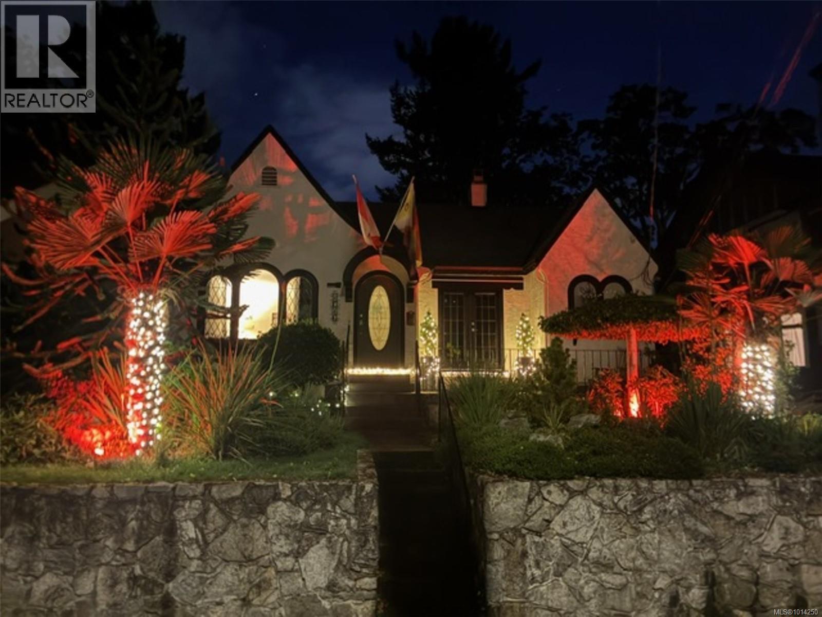 1016 CRAIGDARROCH Rd, Victoria