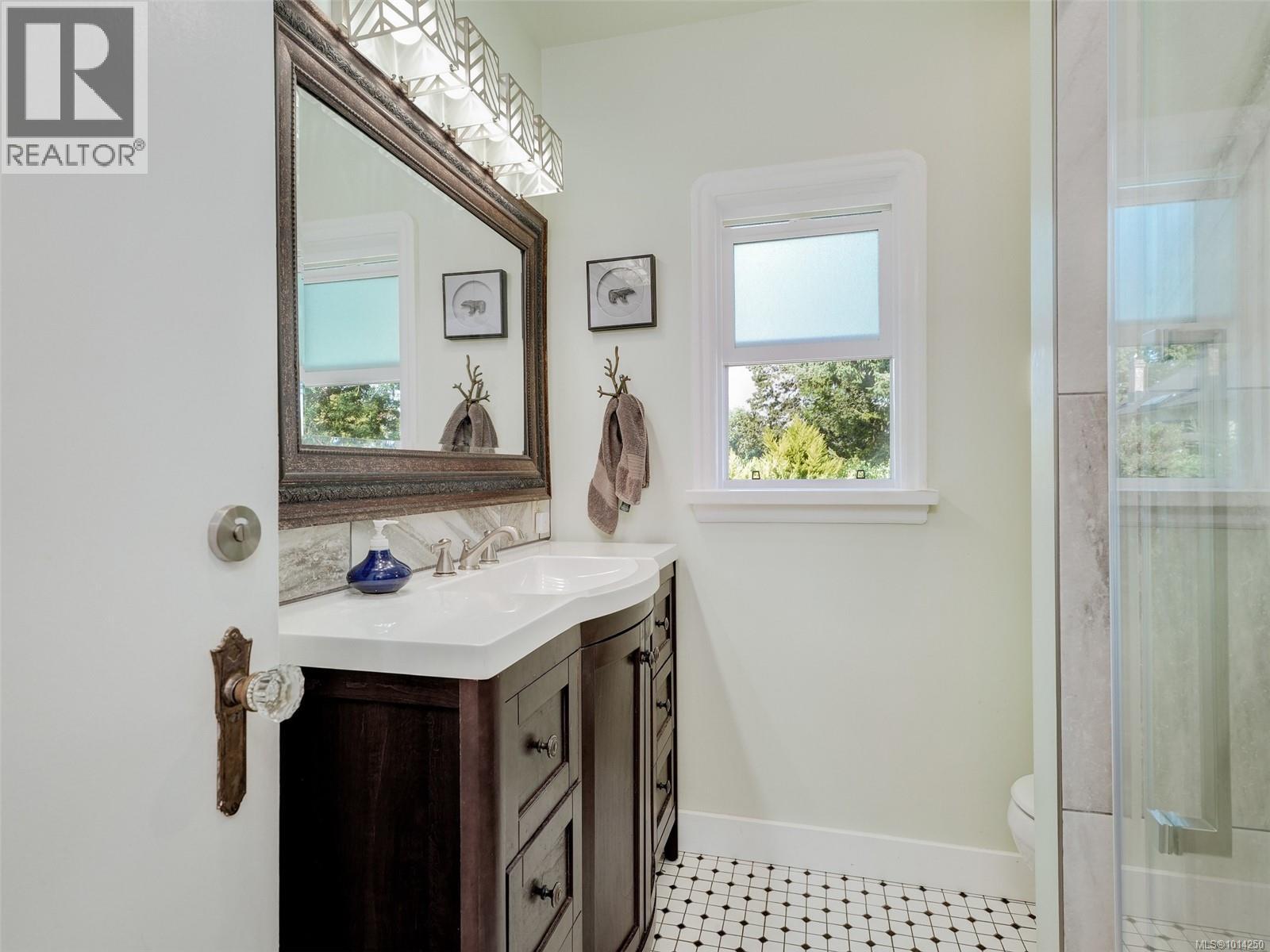 1016 CRAIGDARROCH Rd, Victoria