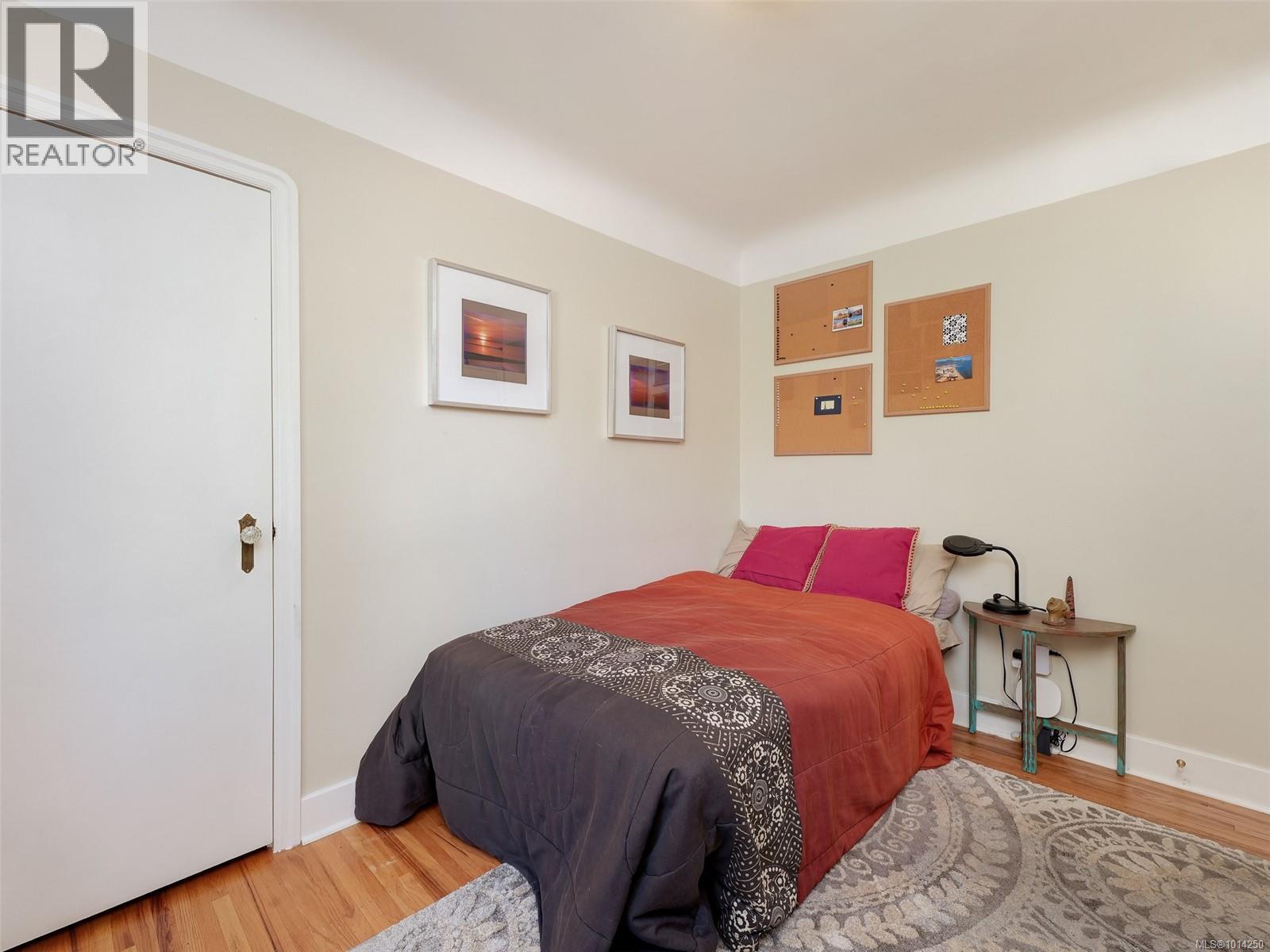 1016 CRAIGDARROCH Rd, Victoria