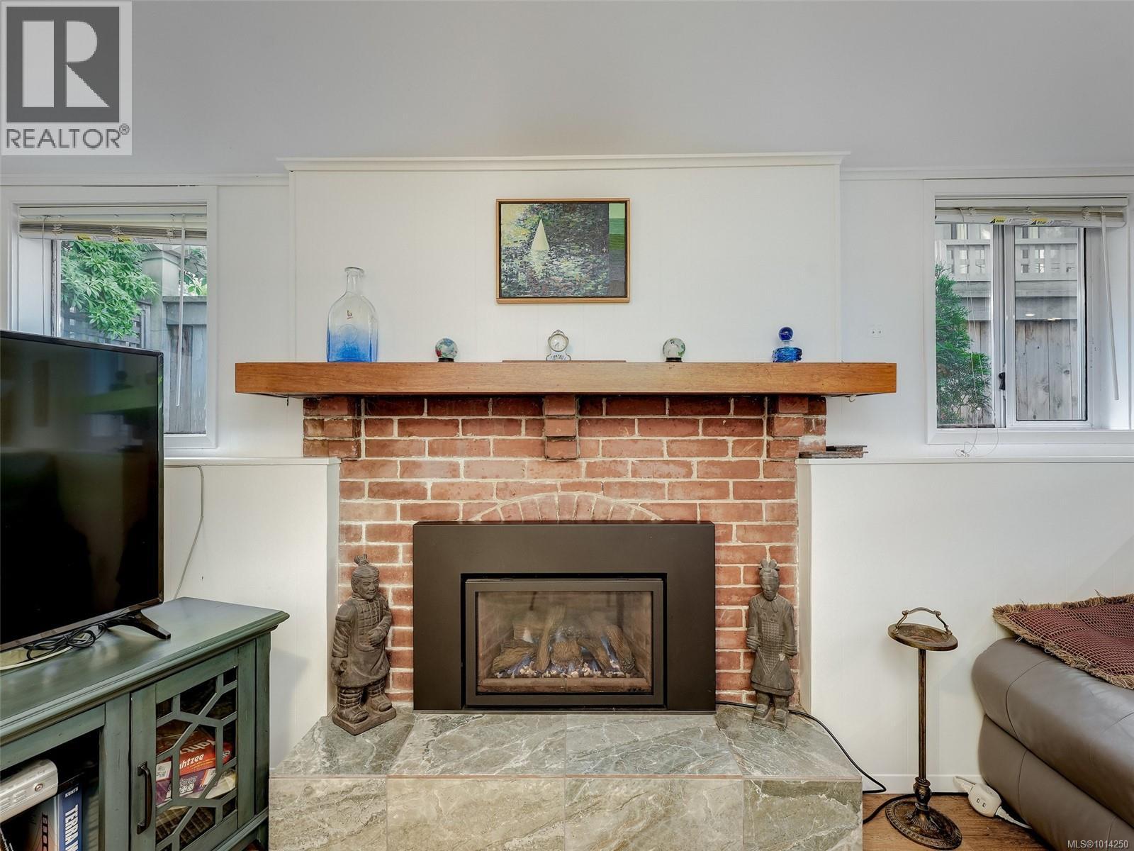 1016 CRAIGDARROCH Rd, Victoria