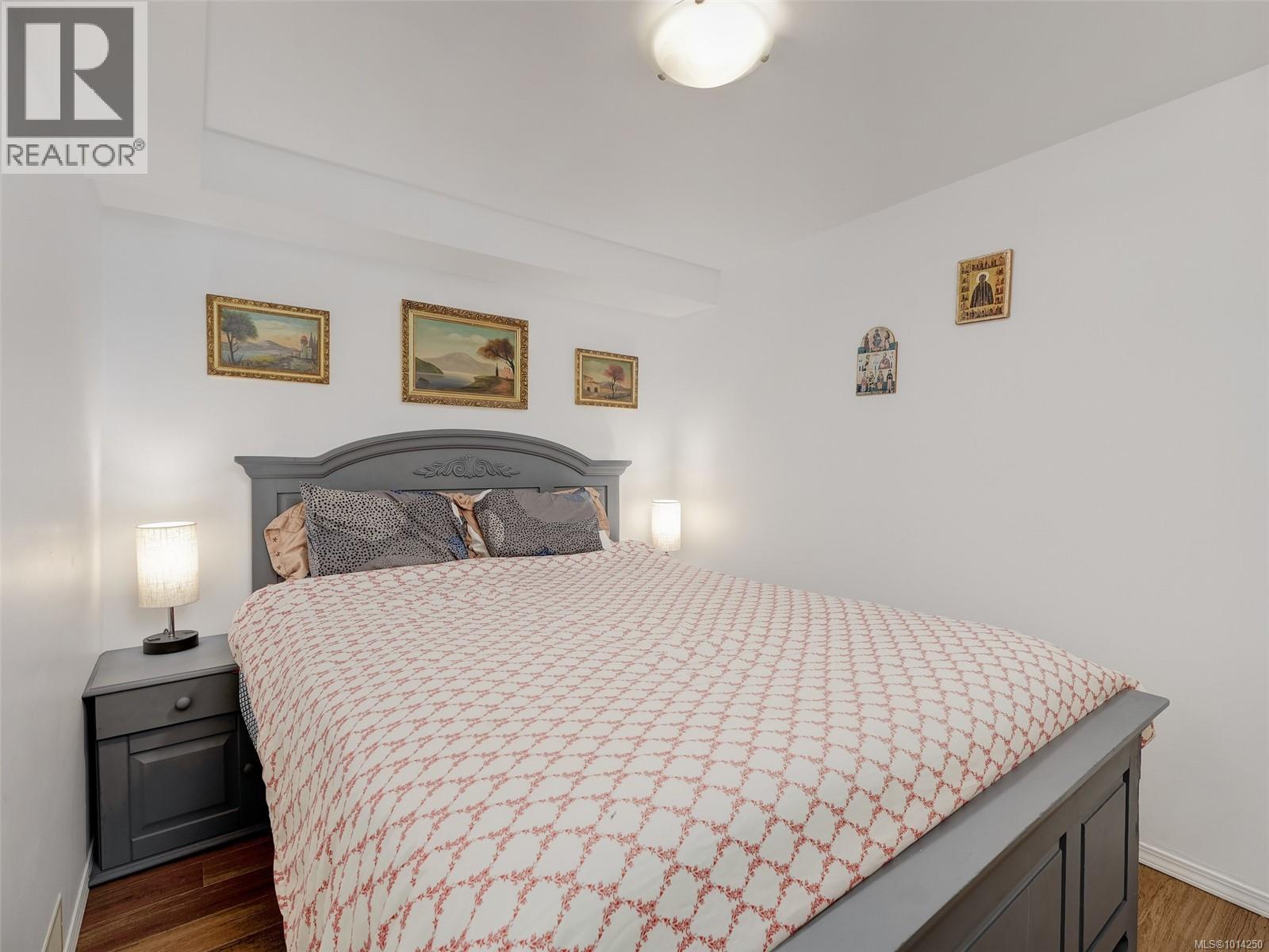 1016 CRAIGDARROCH Rd, Victoria
