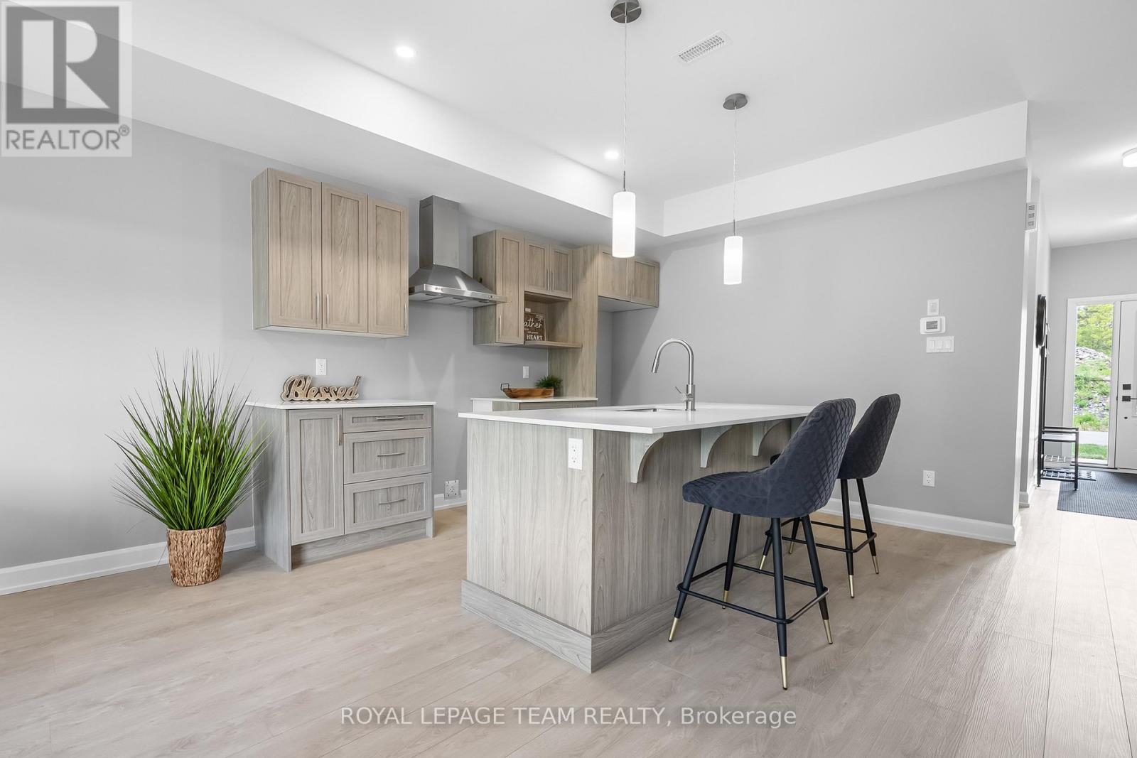 354 LEWIS STREET W - 7